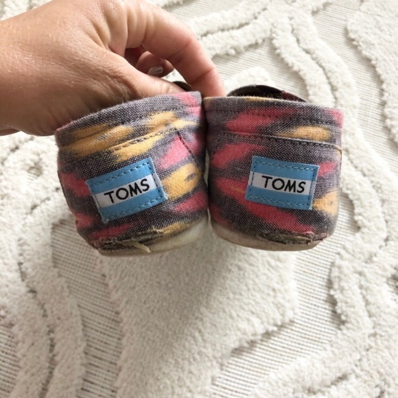TOMS Classic Pink Multi Canvas Ikat Alpargatas - Picture 4 of 6